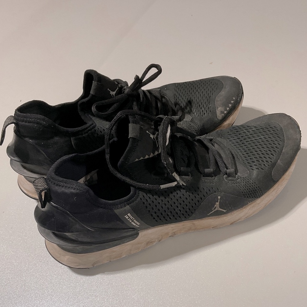 Nike Jordans Black/White Mens Size 8.5 Athletic Sneakers